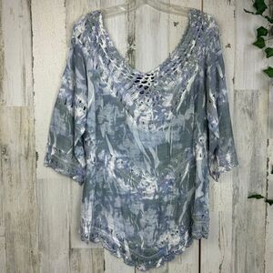 RAIN 3/4 Sleeve V Neck Watercolor Crochet Top Size medium